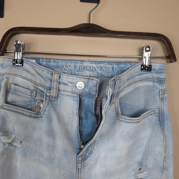 American Eagle High Rise Mom Jean Light Wash Denim Distressed Size 0 - Picture 8 of 11